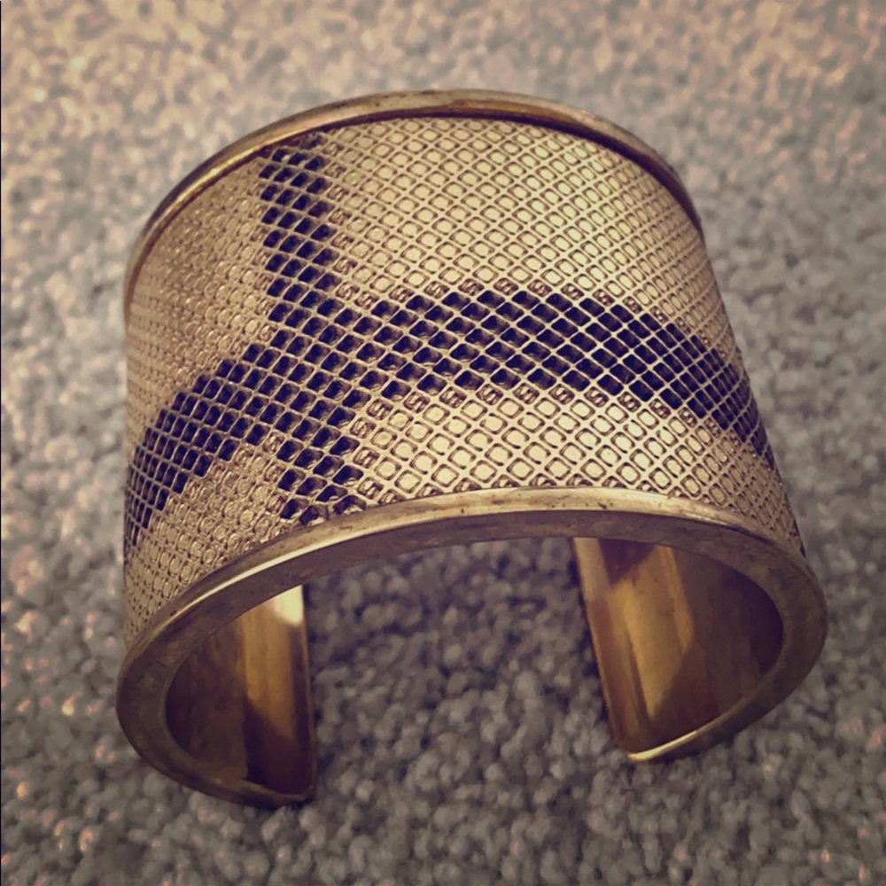 Burberry cuff